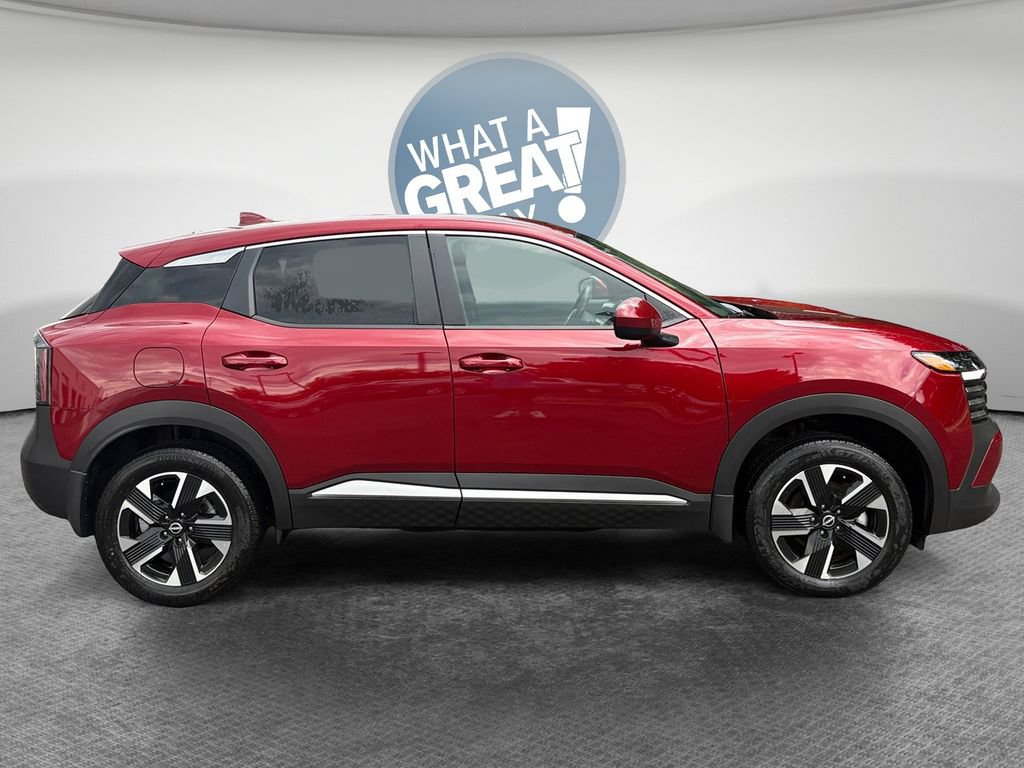 Used 2025 Nissan Kicks SV AWD/4WD image 2