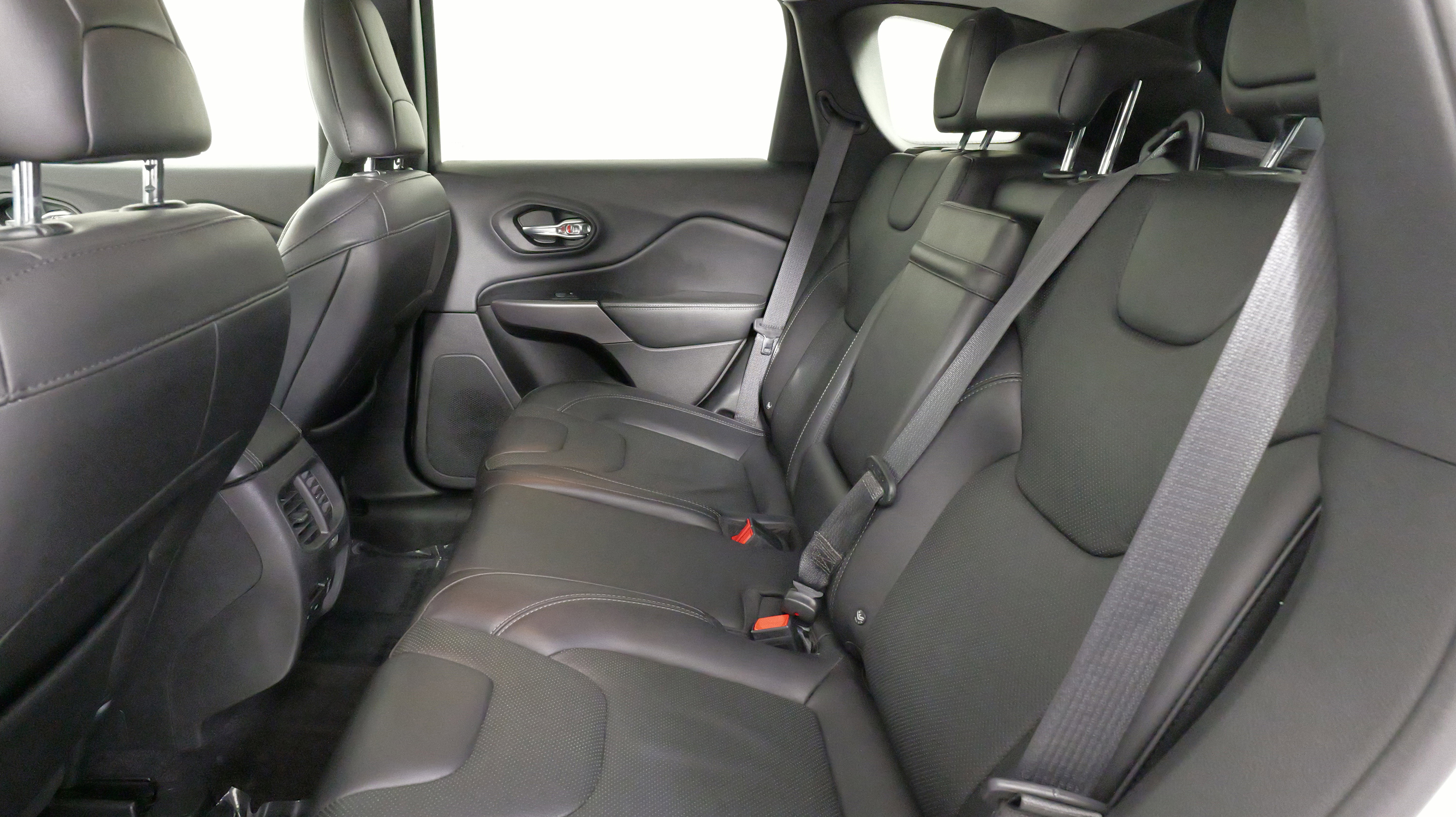 Used 2019 Jeep Cherokee Limited image 34