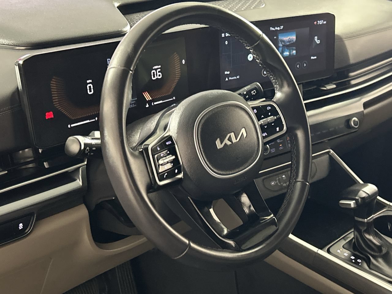 Used 2025 Kia Carnival FWD image 14