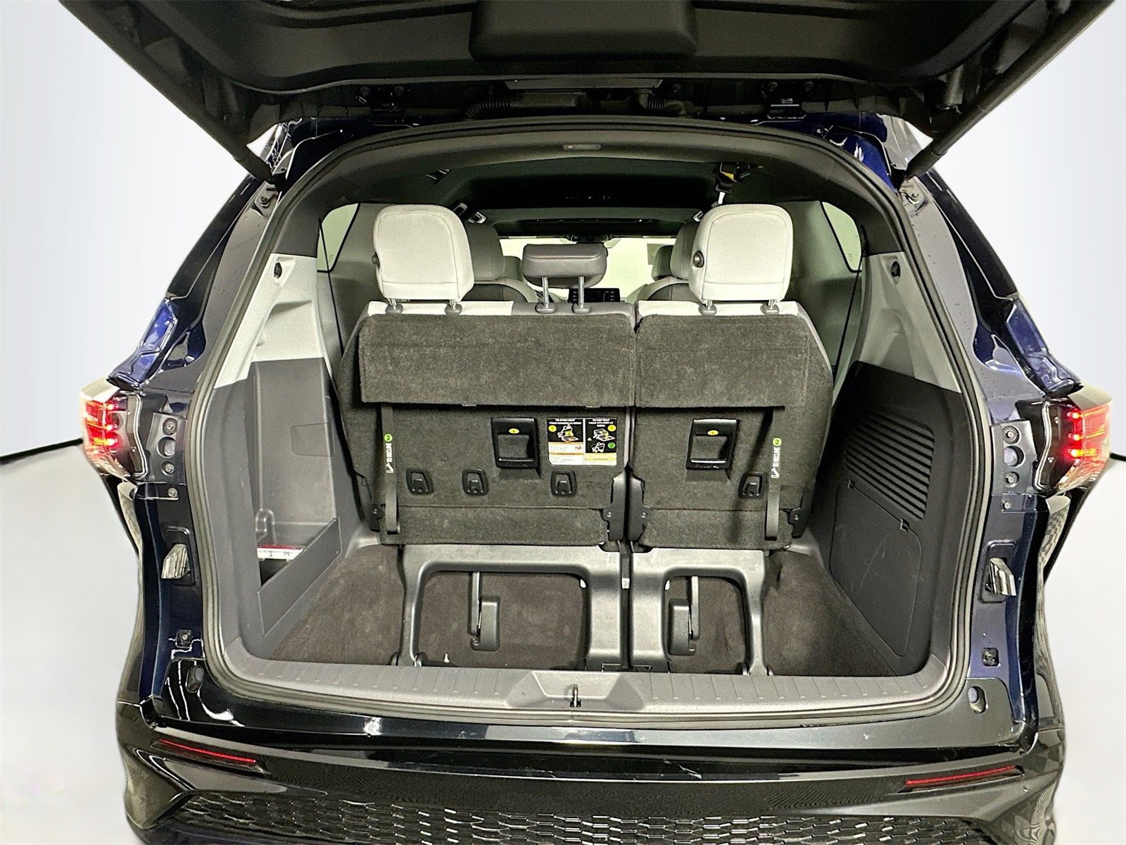 Used 2022 Toyota Sienna XSE image 27