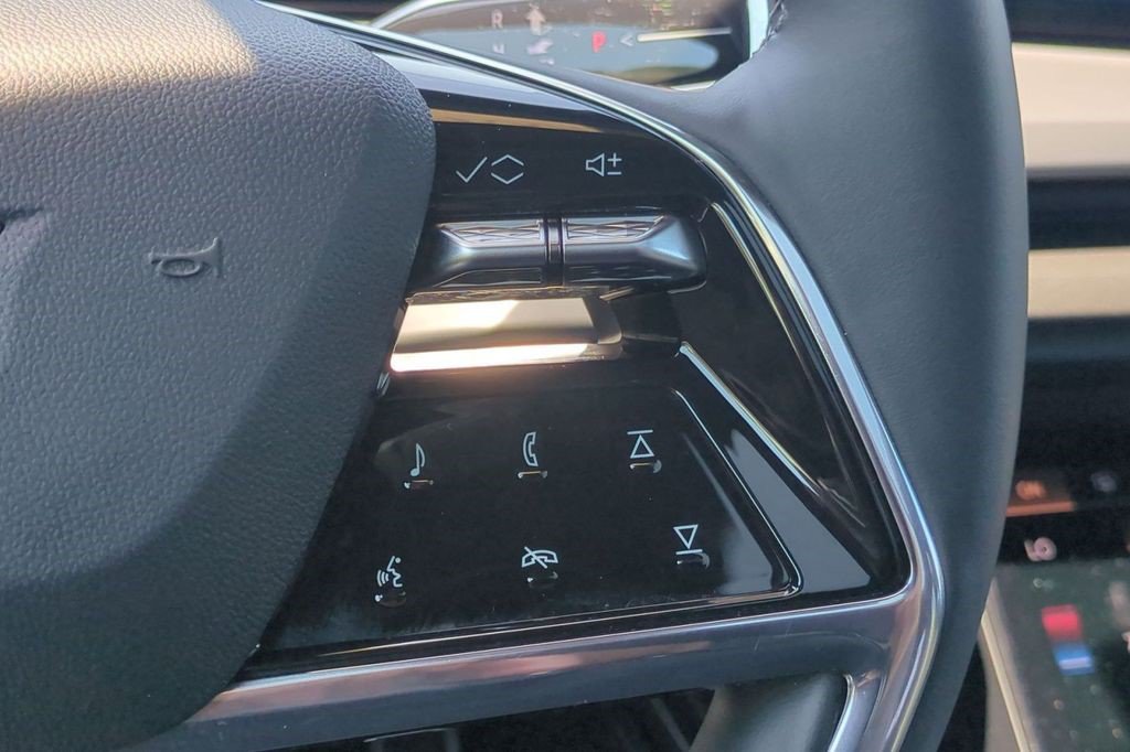Certified 2026 Cadillac Vistiq Premium Luxury AWD/4WD image 26