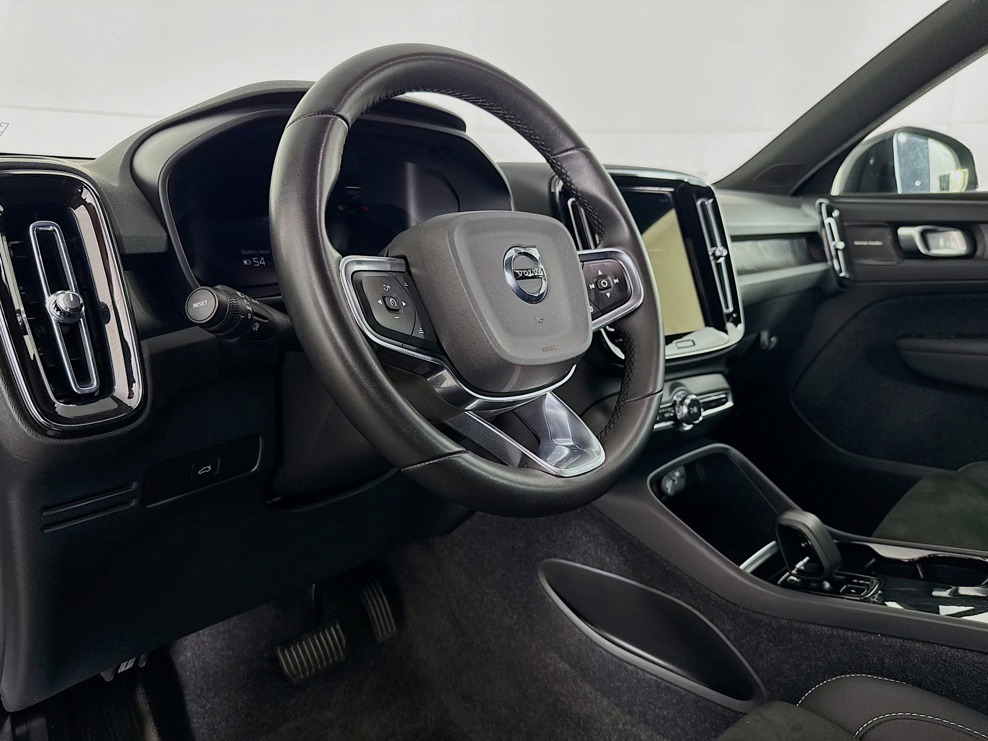 Used 2023 Volvo XC40 Recharge Ultimate image 21