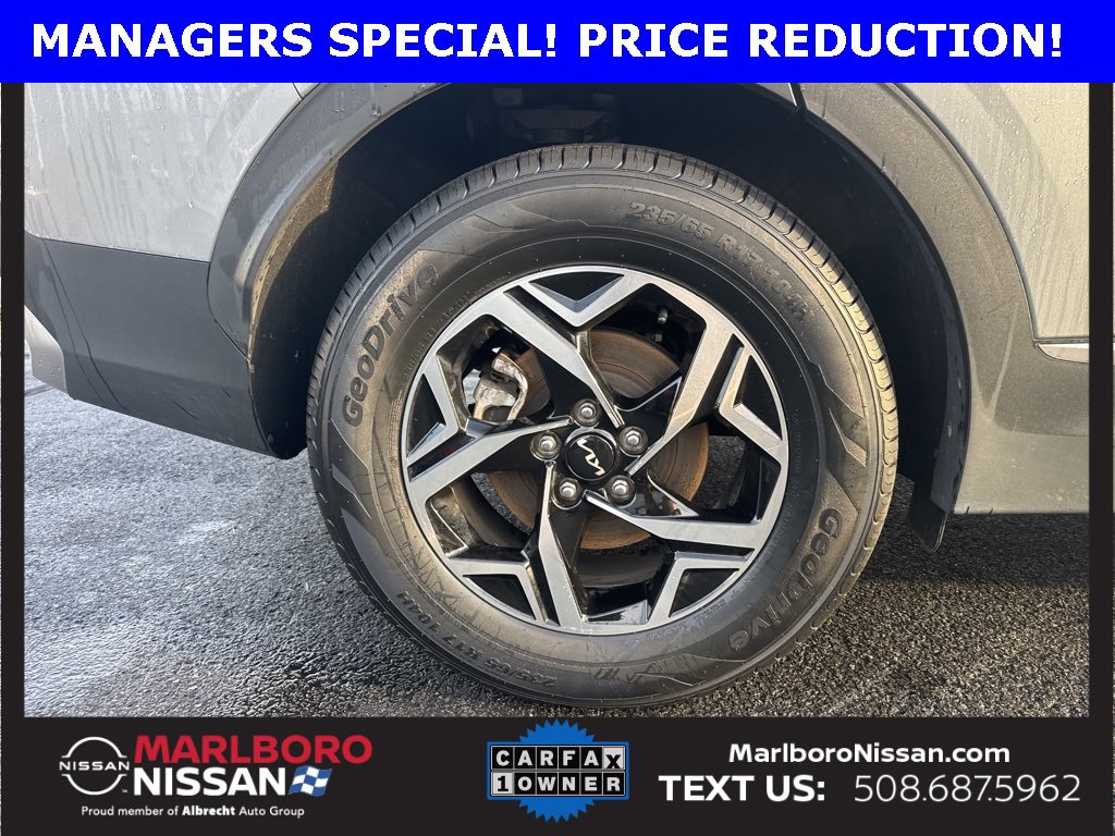 Used 2024 Kia Sportage LX image 9