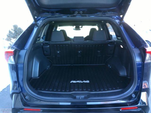 Used 2023 Toyota RAV4 SE w/ Weather & Moonroof Package image 28