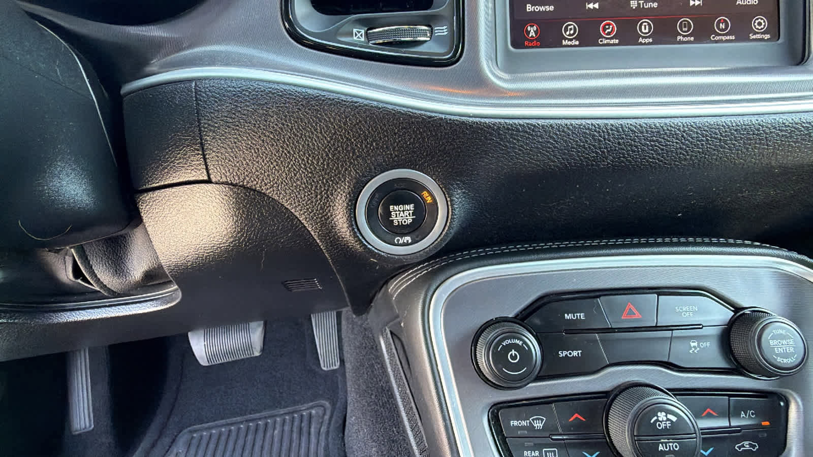 Used 2020 Dodge Challenger SXT RWD image 17