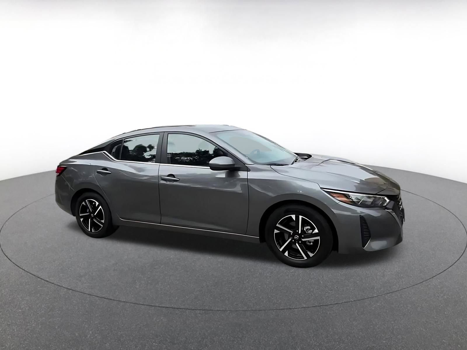 Used 2025 Nissan Sentra SV image 2