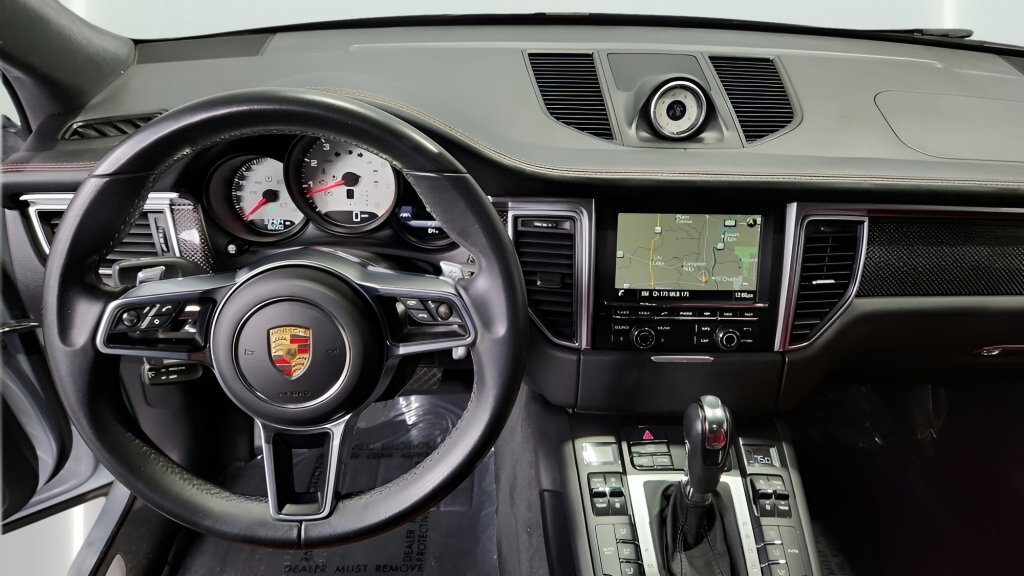 Used 2015 Porsche Macan Turbo image 16