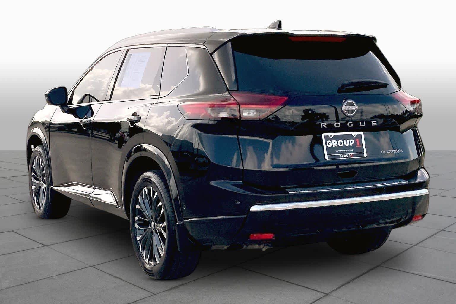 Used 2024 Nissan Rogue Platinum FWD image 12