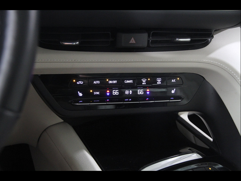 Used 2021 Buick Envision Essence w/ Technology Package I AWD/4WD image 16