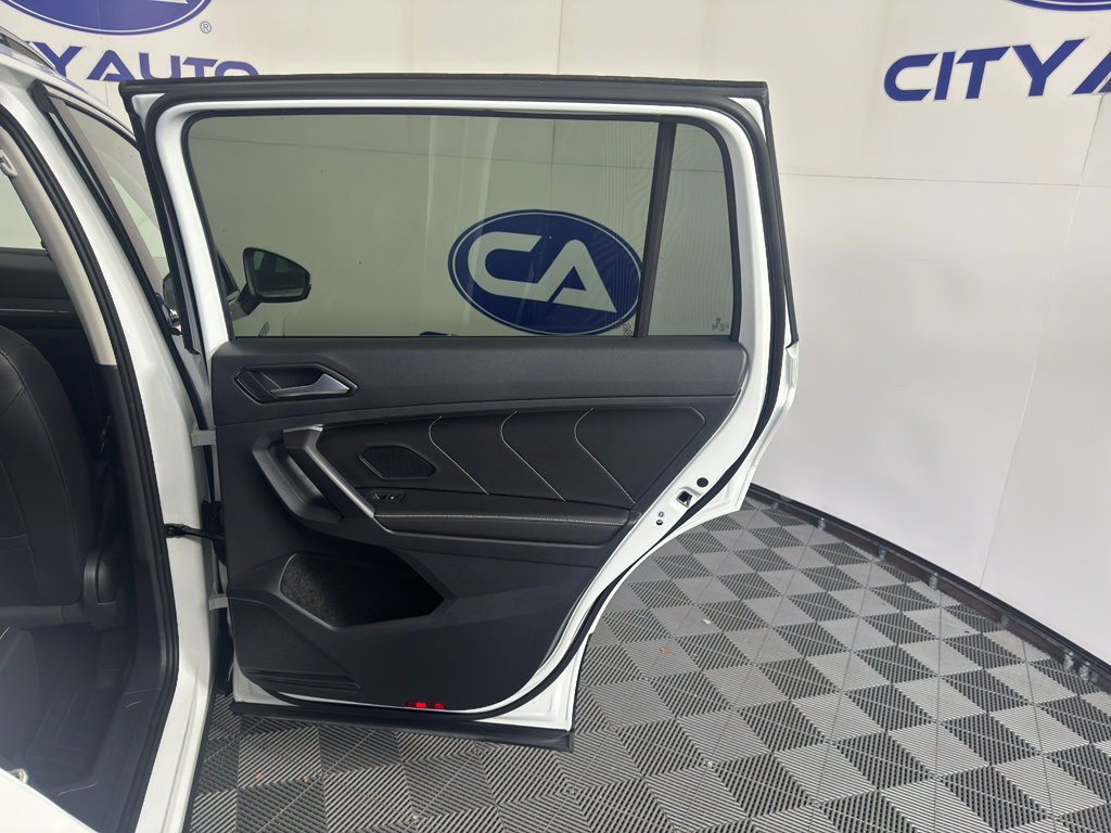 Used 2024 Volkswagen Tiguan SE FWD image 37