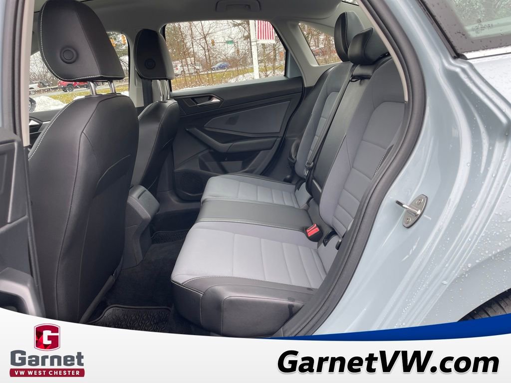 Certified 2025 Volkswagen Jetta SE w/ Sunroof Package image 25
