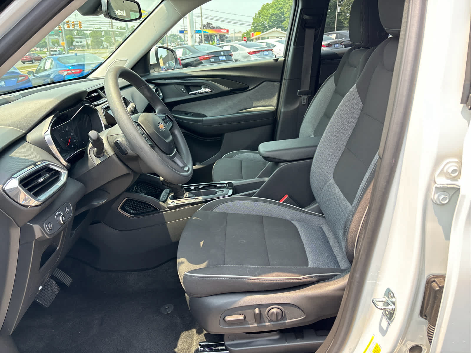 Certified 2023 Chevrolet TrailBlazer LT w/ Convenience Package FWD image 9