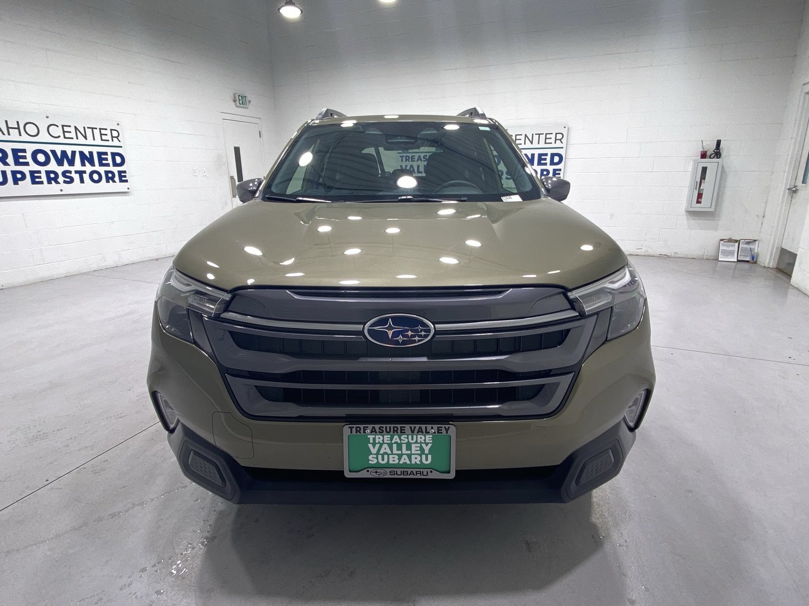Used 2025 Subaru Forester Premium AWD/4WD image 3