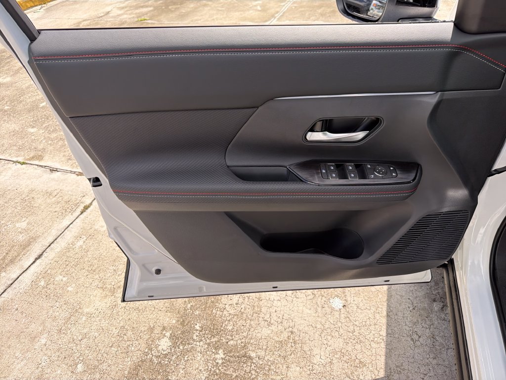 New 2026 Nissan Kicks SR w/ SR Premium Package FWD image 17