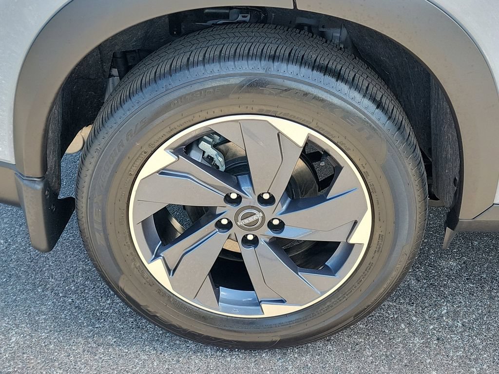 Used 2026 Nissan Rogue SV w/ SV Premium Package FWD image 5