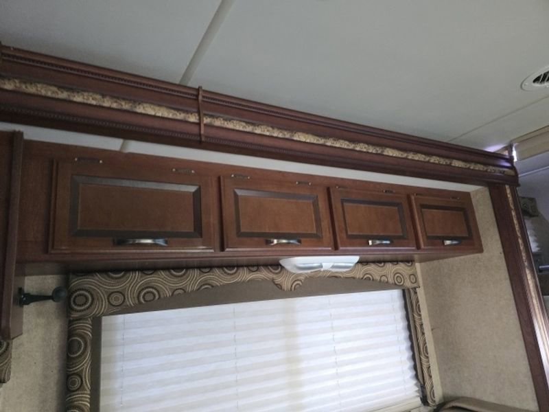 Used 2014 Ford E-450 and Econoline 450 Super Duty w/ Motorhome Prep Package image 21