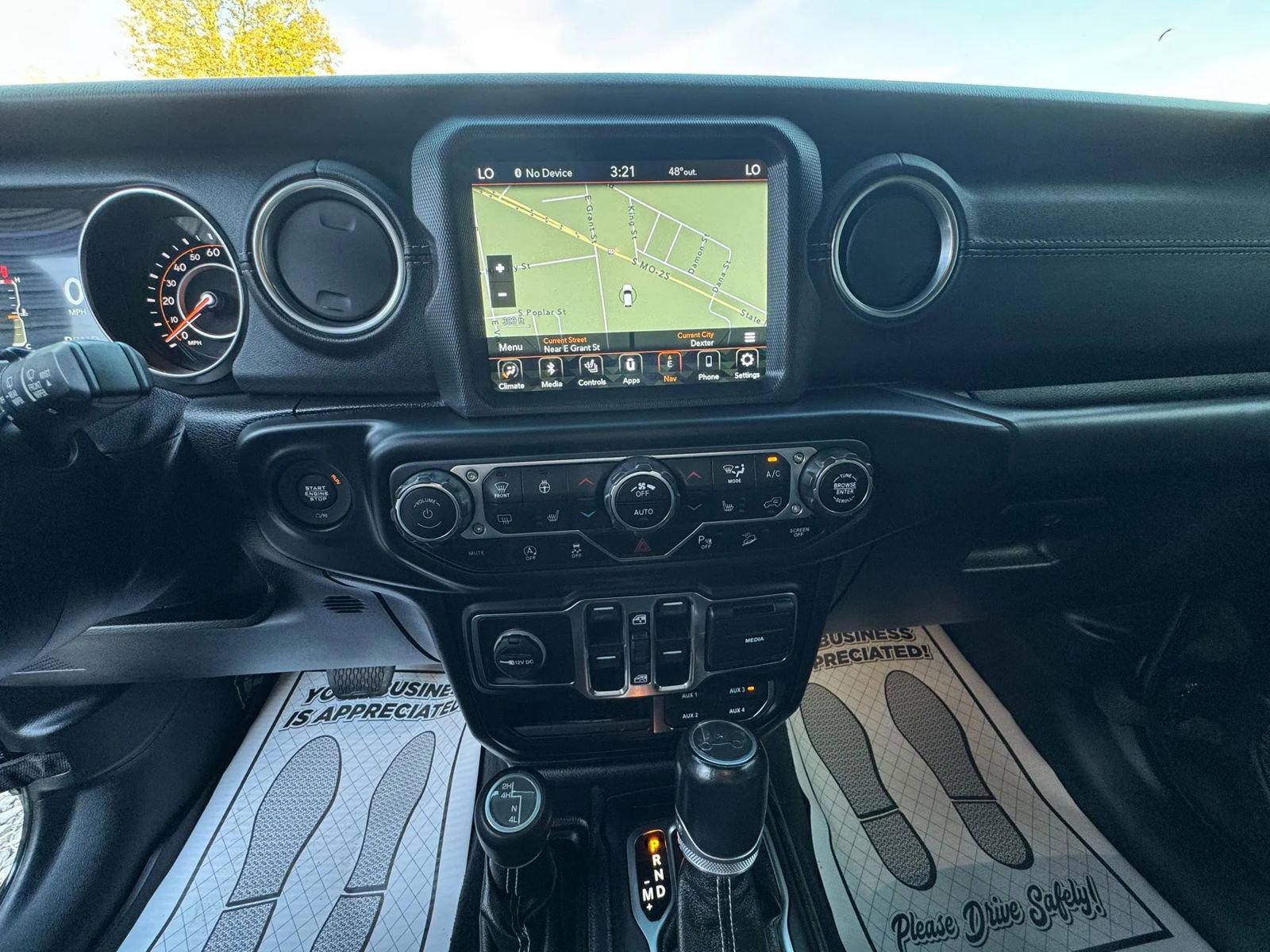 Used 2020 Jeep Wrangler Unlimited Sahara AWD/4WD image 19