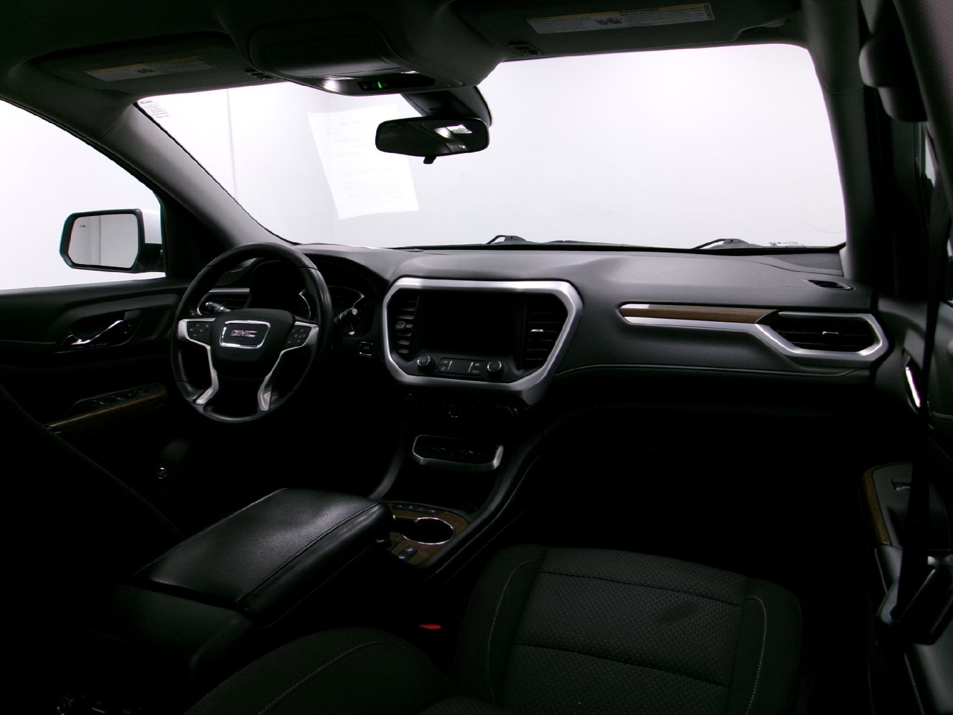 Certified 2022 GMC Acadia SLE w/ Driver Convenience Package image 3