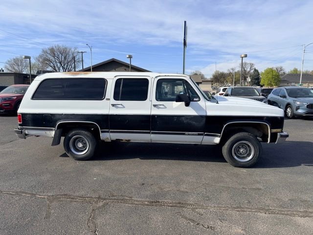 Used 1990 Chevrolet Suburban 4WD image 2