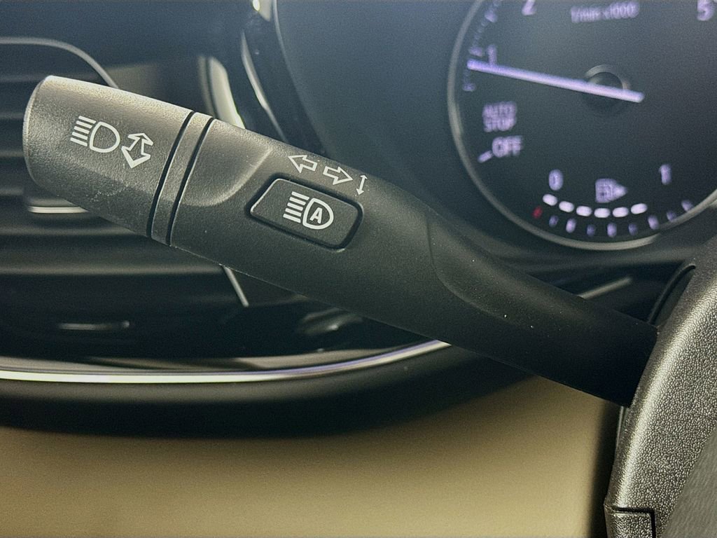 Used 2022 Buick Envision Avenir w/ Technology Package II image 13