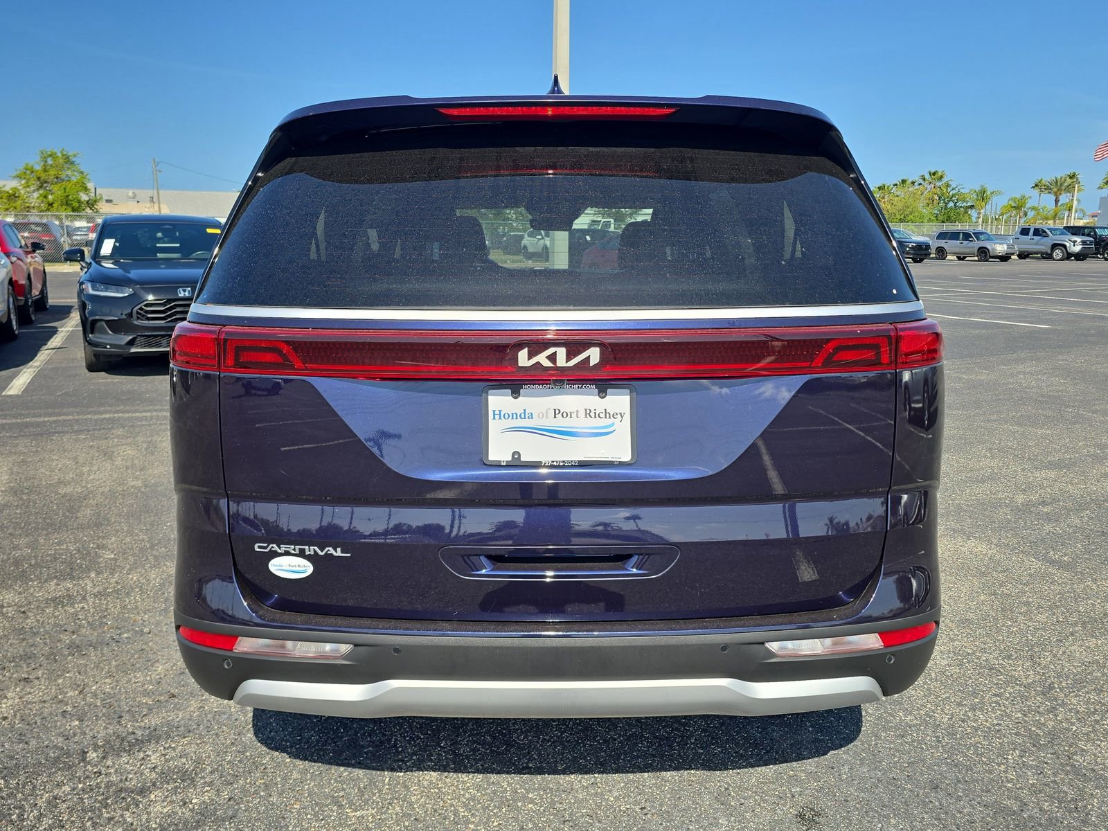 Used 2024 Kia Carnival LX FWD image 5
