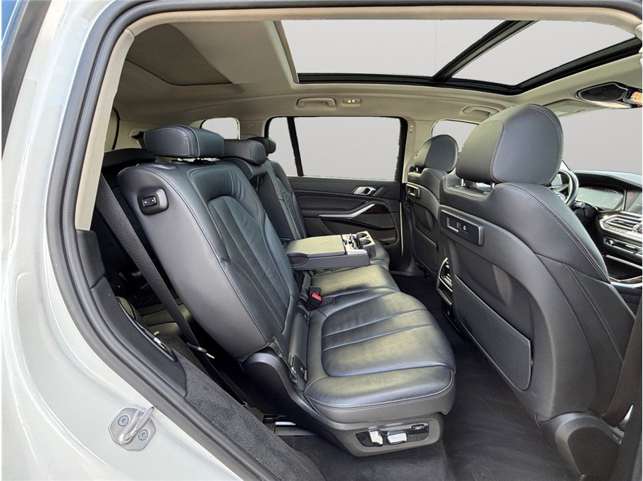 Used 2021 BMW X7 xDrive40i w/ Parking Assistance Package image 48