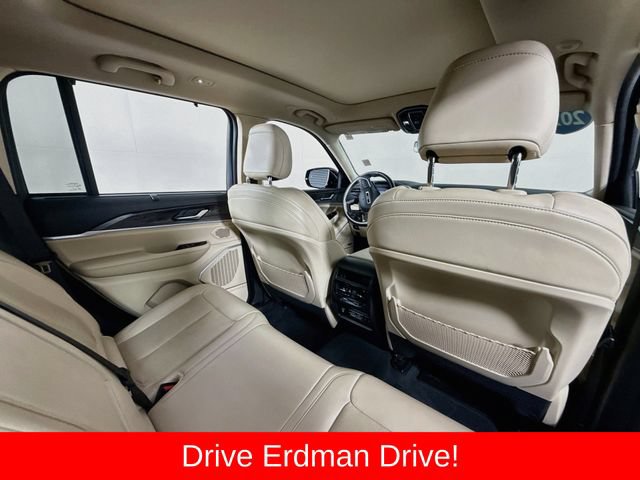 Used 2022 Jeep Grand Cherokee Limited w/ Luxury Tech Group II RWD image 29