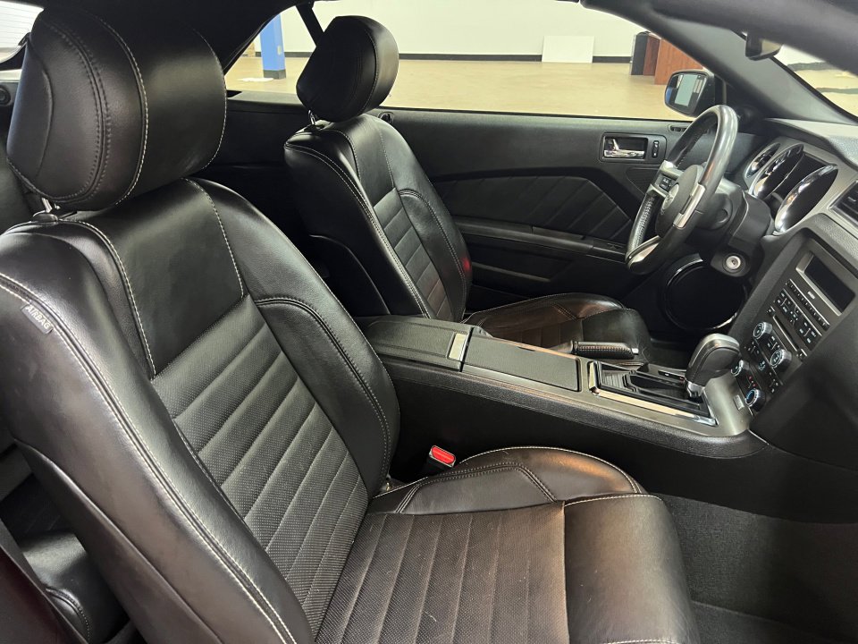 Used 2013 Ford Mustang GT Premium w/ Comfort Pkg image 30