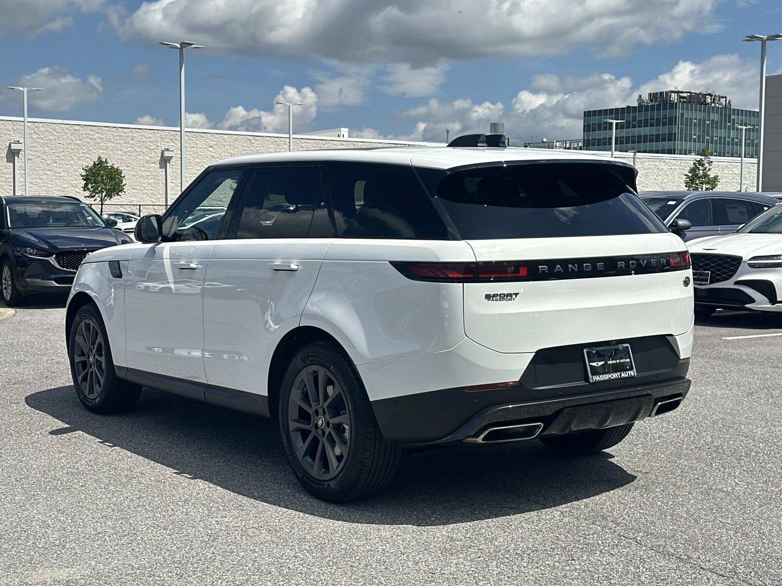 Used 2023 Land Rover Range Rover Sport SE AWD/4WD image 2