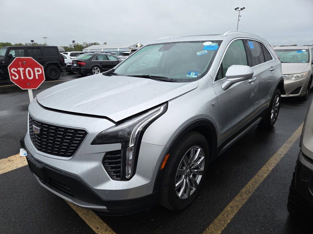 Used 2020 Cadillac XT4 Premium Luxury w/ Cold Weather Package AWD/4WD image 4