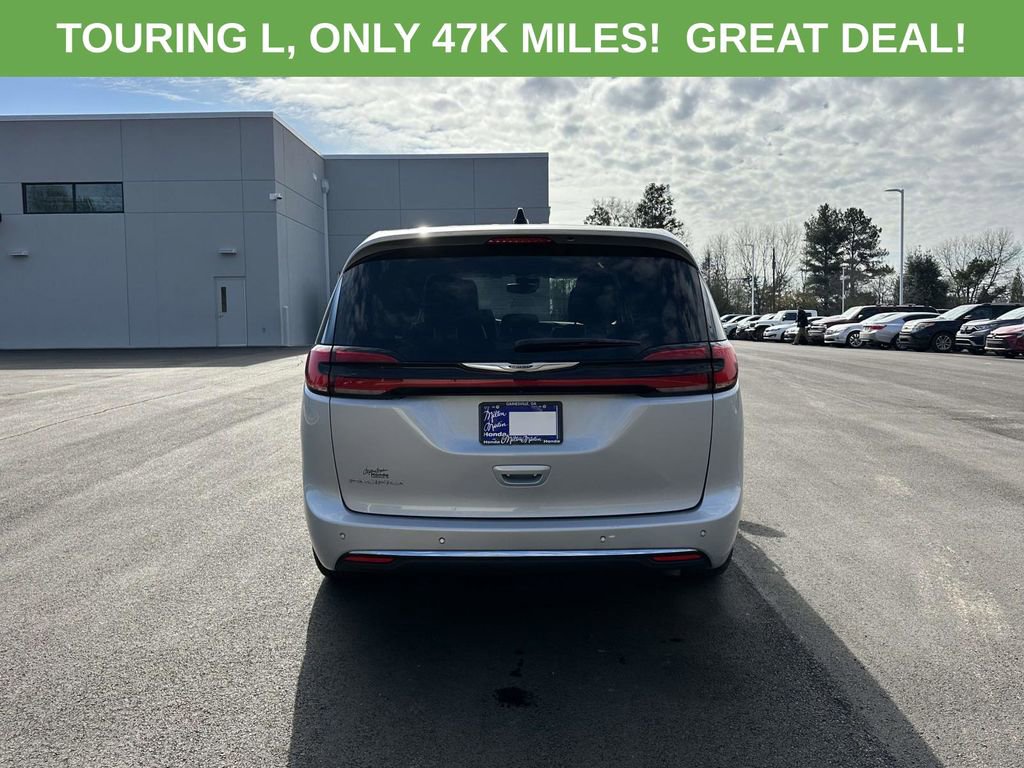 Used 2024 Chrysler Pacifica Touring-L FWD image 27