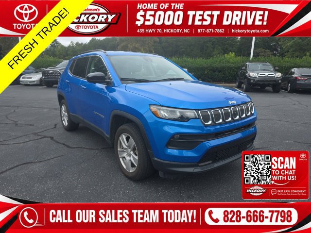 Used 2022 Jeep Compass Latitude w/ Convenience Group AWD/4WD image 1