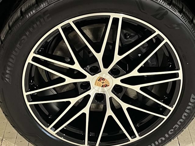New 2026 Porsche Cayenne AWD/4WD image 12