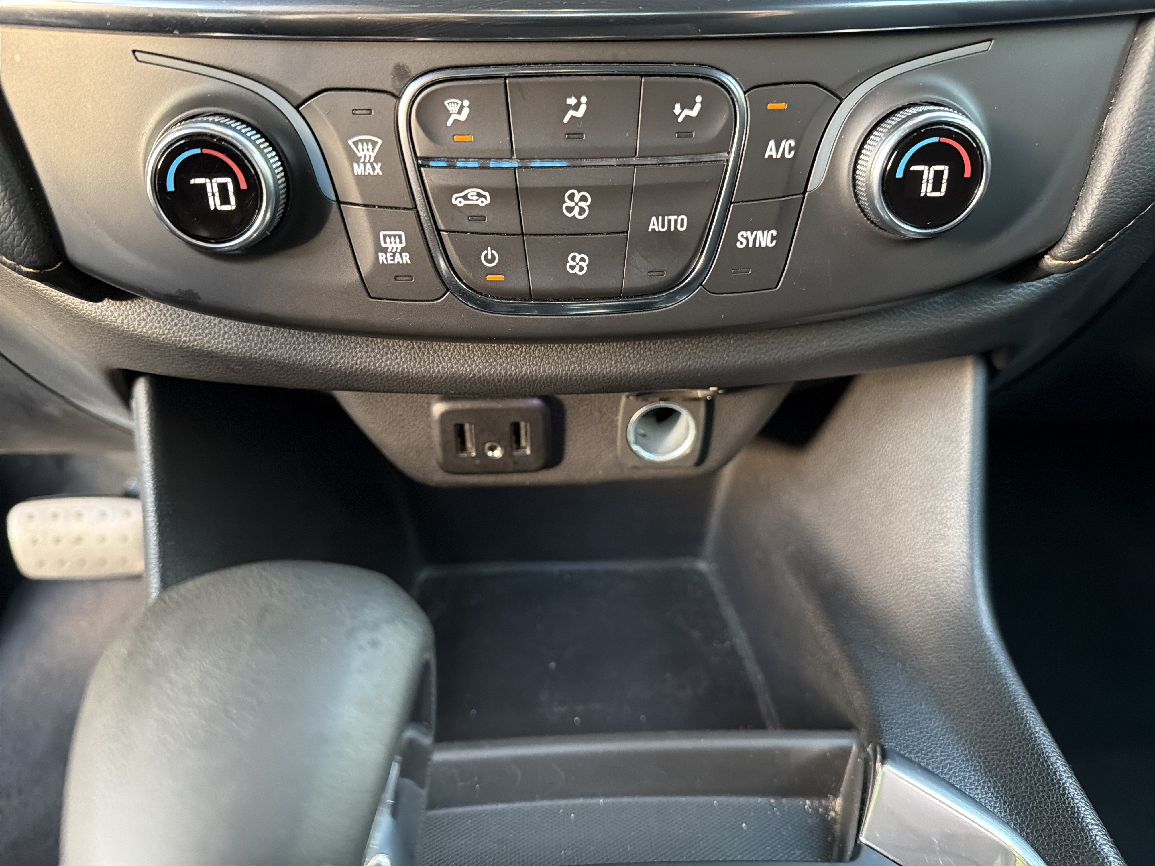 Used 2021 Chevrolet Traverse LS FWD image 26