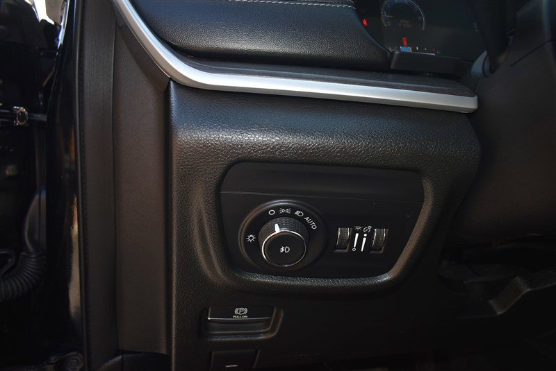 Used 2023 Jeep Grand Cherokee L Limited AWD/4WD image 11