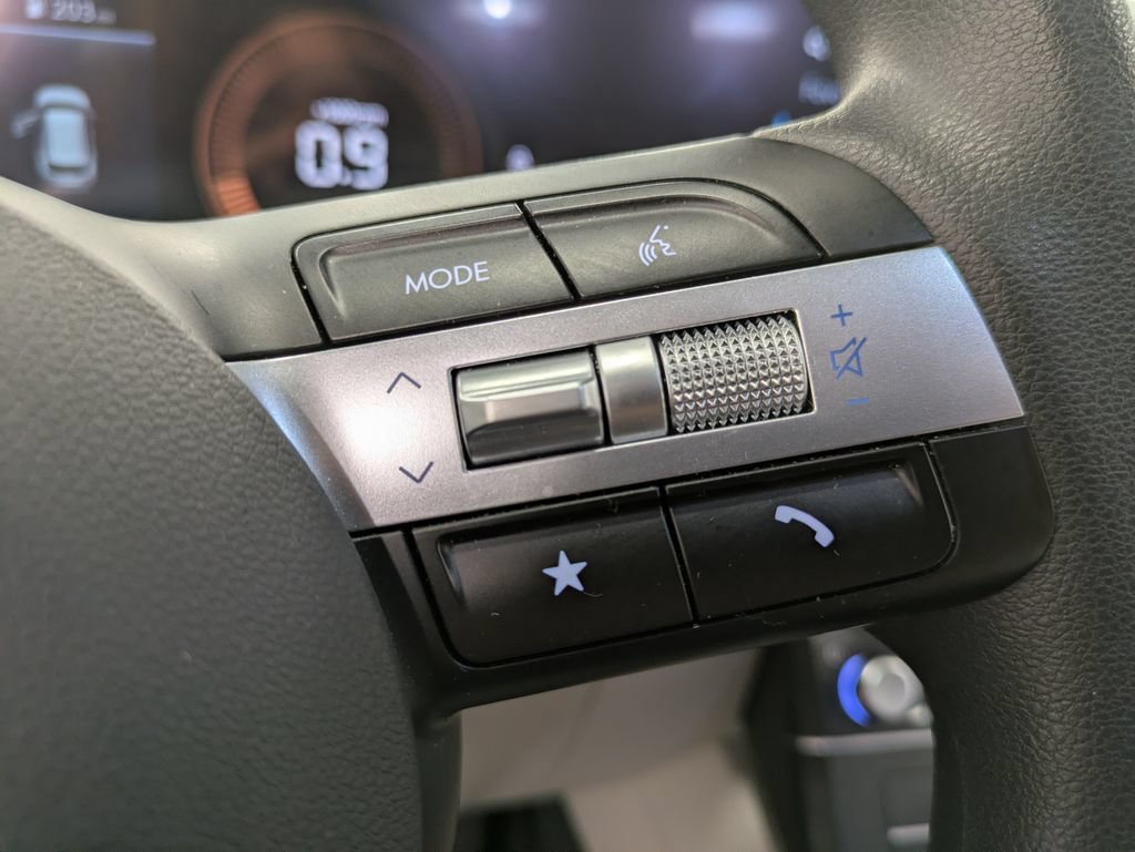 Certified 2025 Hyundai Tucson SE AWD/4WD image 17