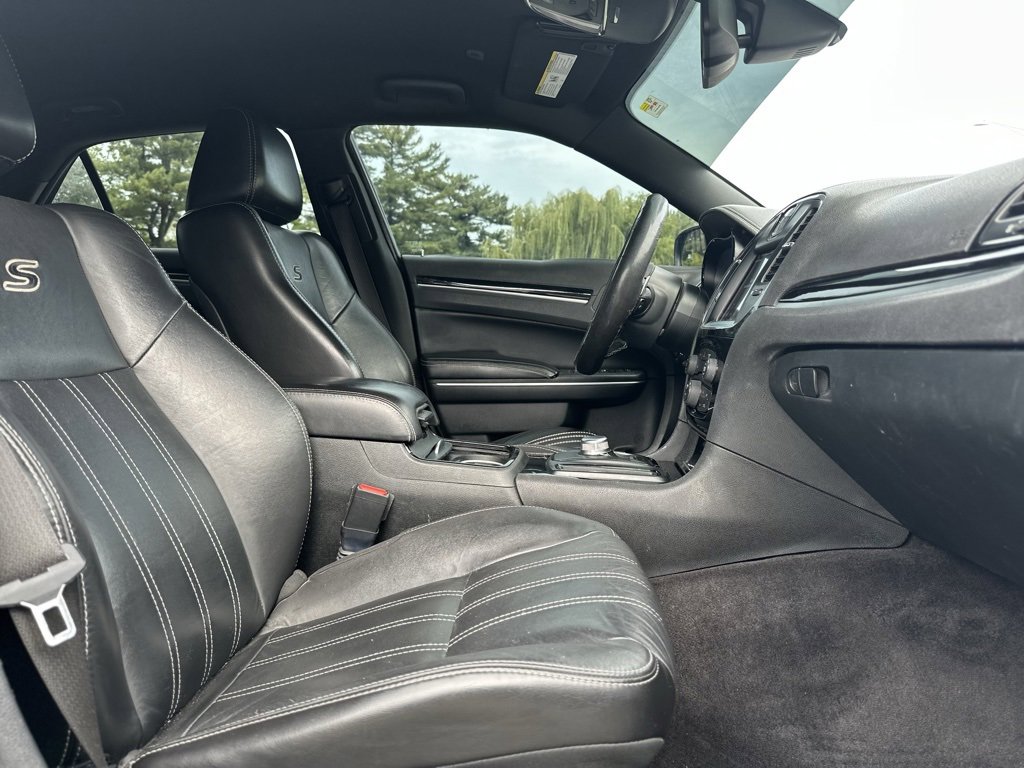 Used 2018 Chrysler 300 S image 22