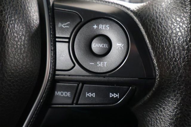 Used 2018 Toyota Camry LE image 19