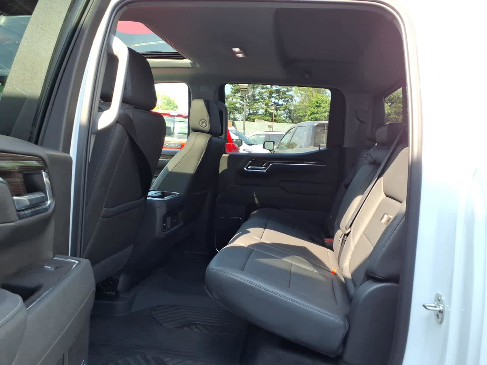 Used 2025 Chevrolet Silverado 1500 LT Trail Boss w/ LT Trail Boss Premium Package AWD/4WD image 17