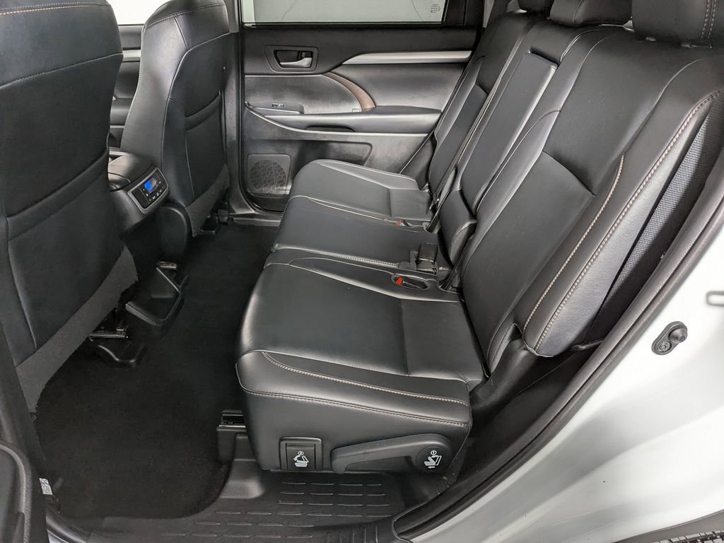 Used 2019 Toyota Highlander XLE AWD/4WD image 46