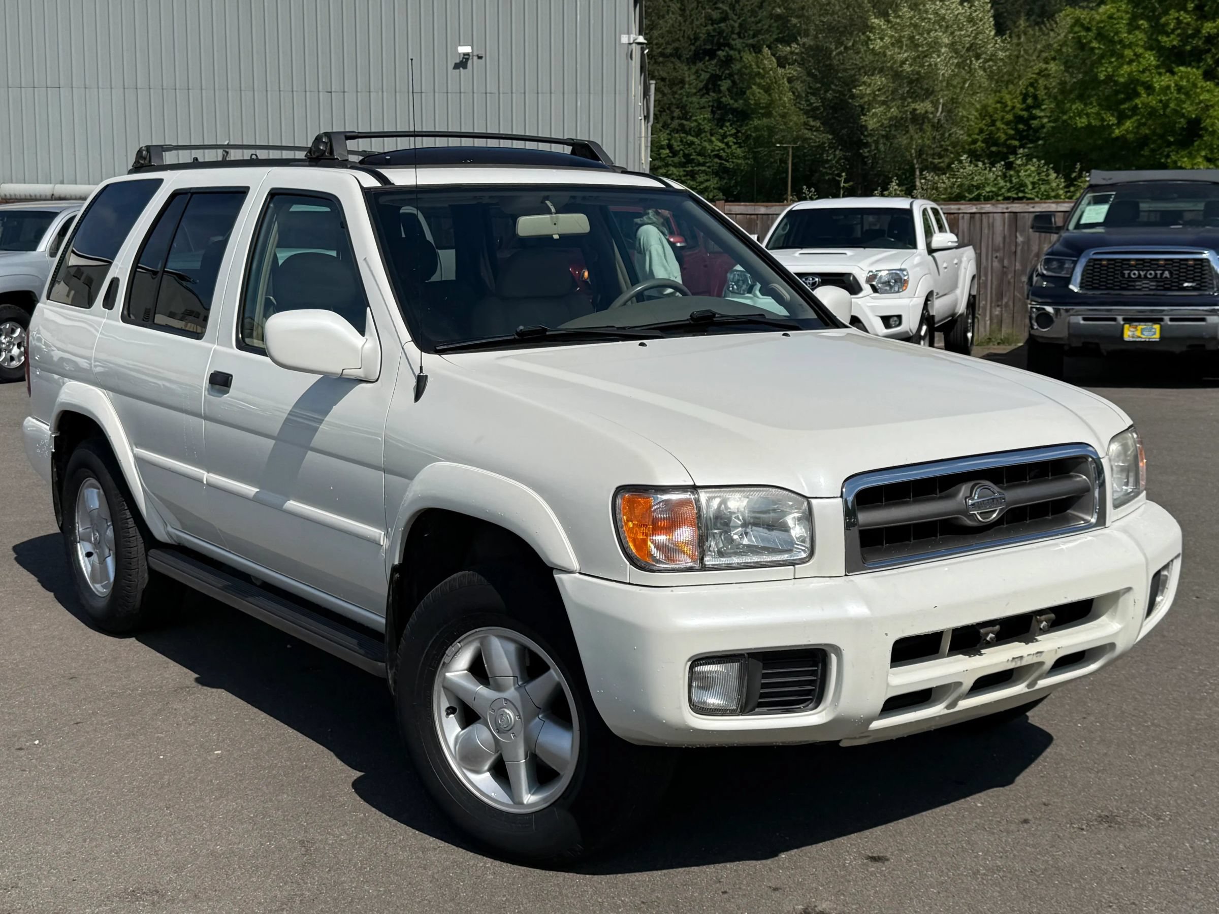 Used 2001 Nissan Pathfinder LE AWD/4WD image 9