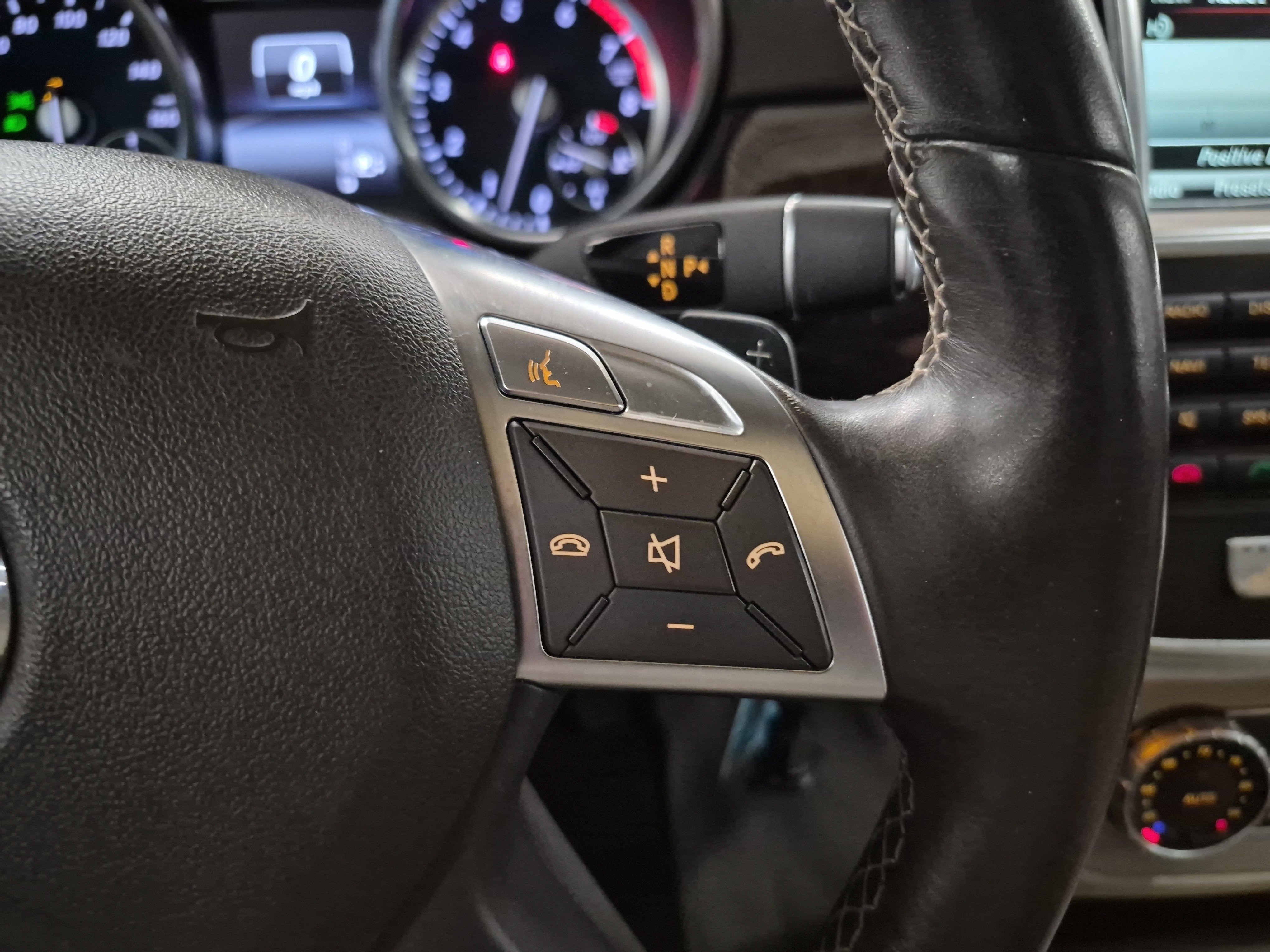 Used 2014 Mercedes-Benz GL 450 4MATIC image 28