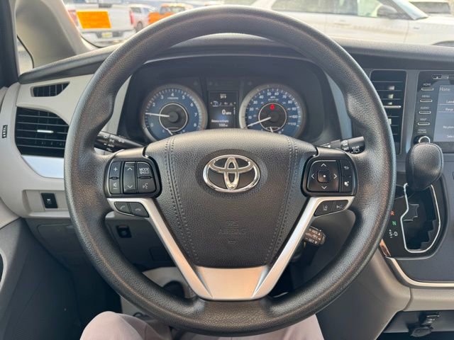 Used 2020 Toyota Sienna LE FWD image 22