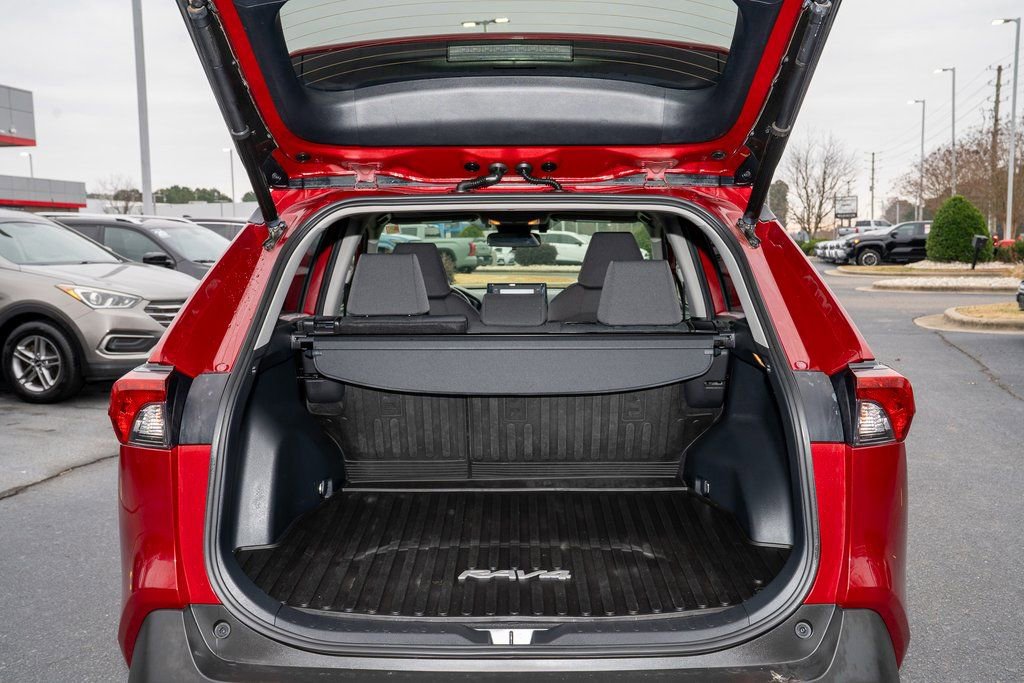 Used 2019 Toyota RAV4 XLE w/ Convenience Package image 5