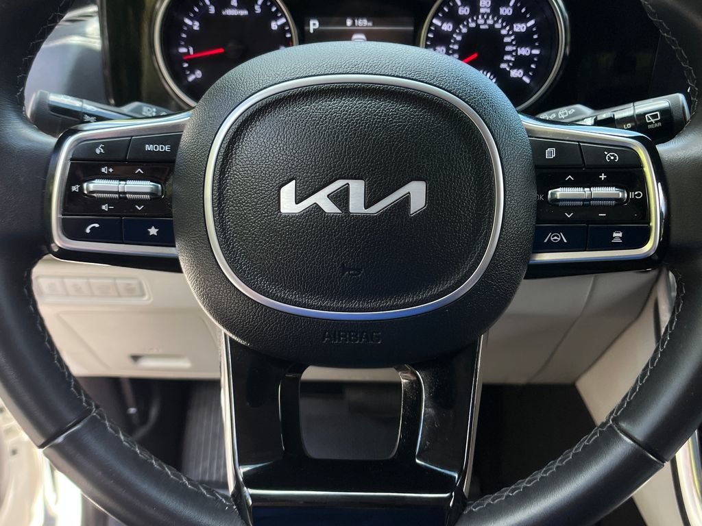Used 2024 Kia Carnival EX FWD image 15