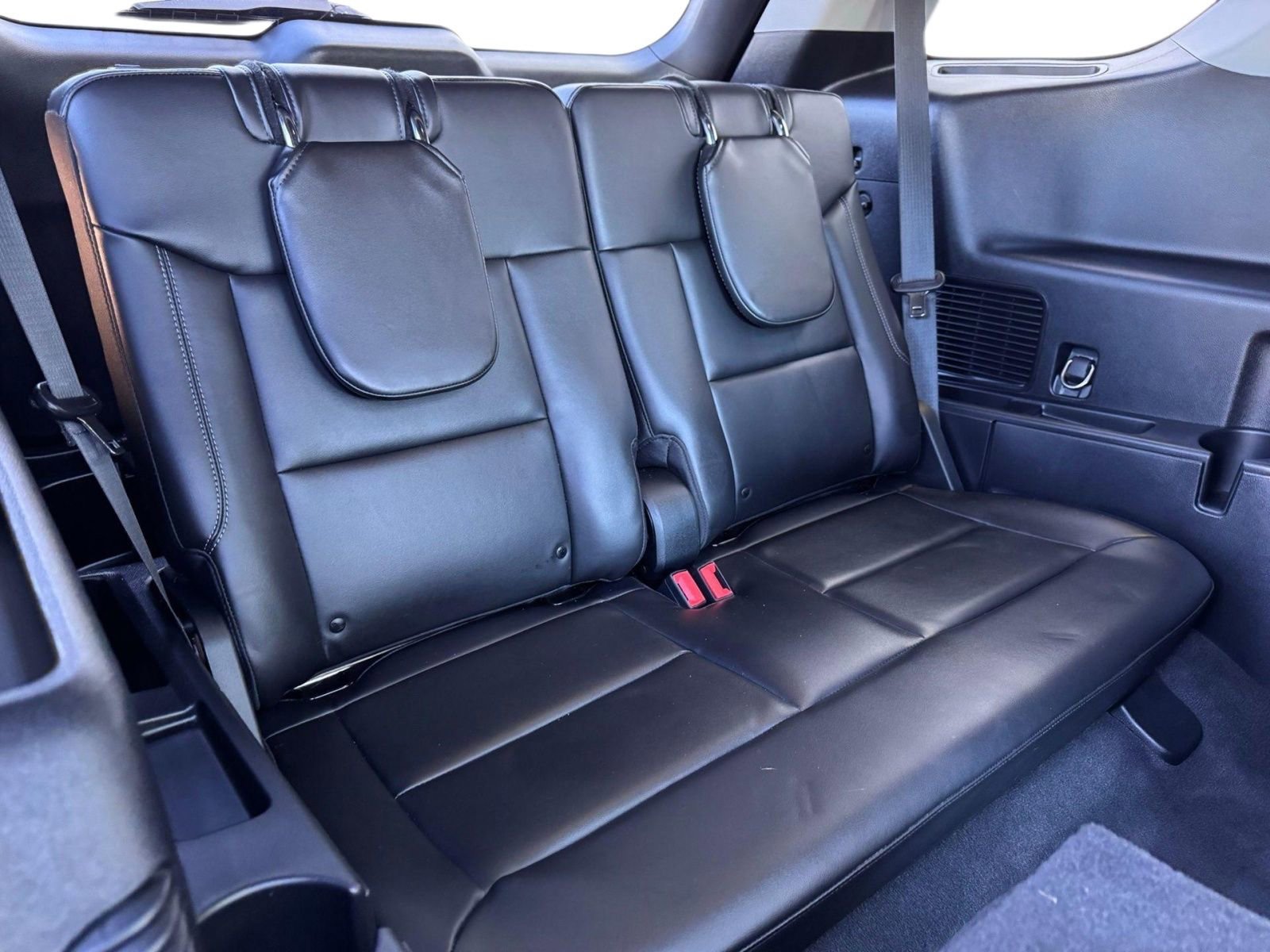 Used 2022 Ford Explorer XLT w/ Equipment Group 202A image 12