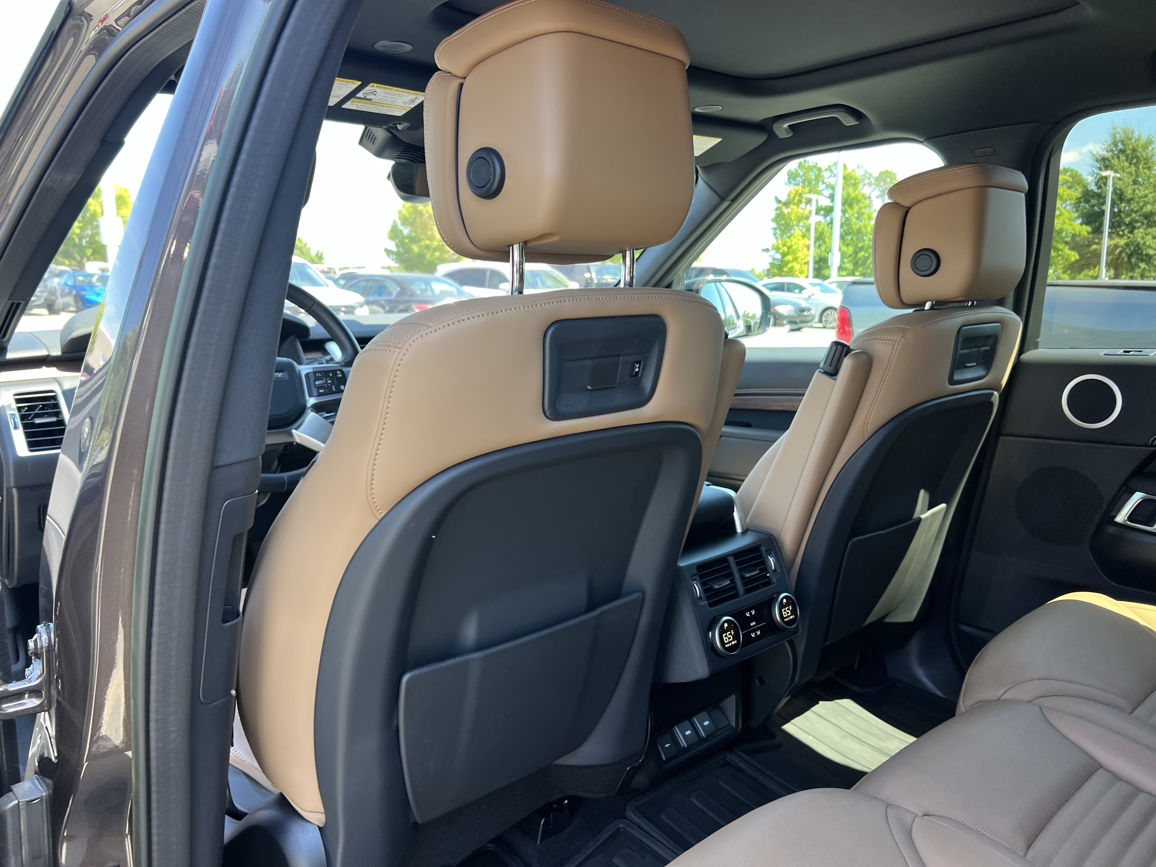 Certified 2023 Land Rover Discovery Metropolitan Edition AWD/4WD image 36