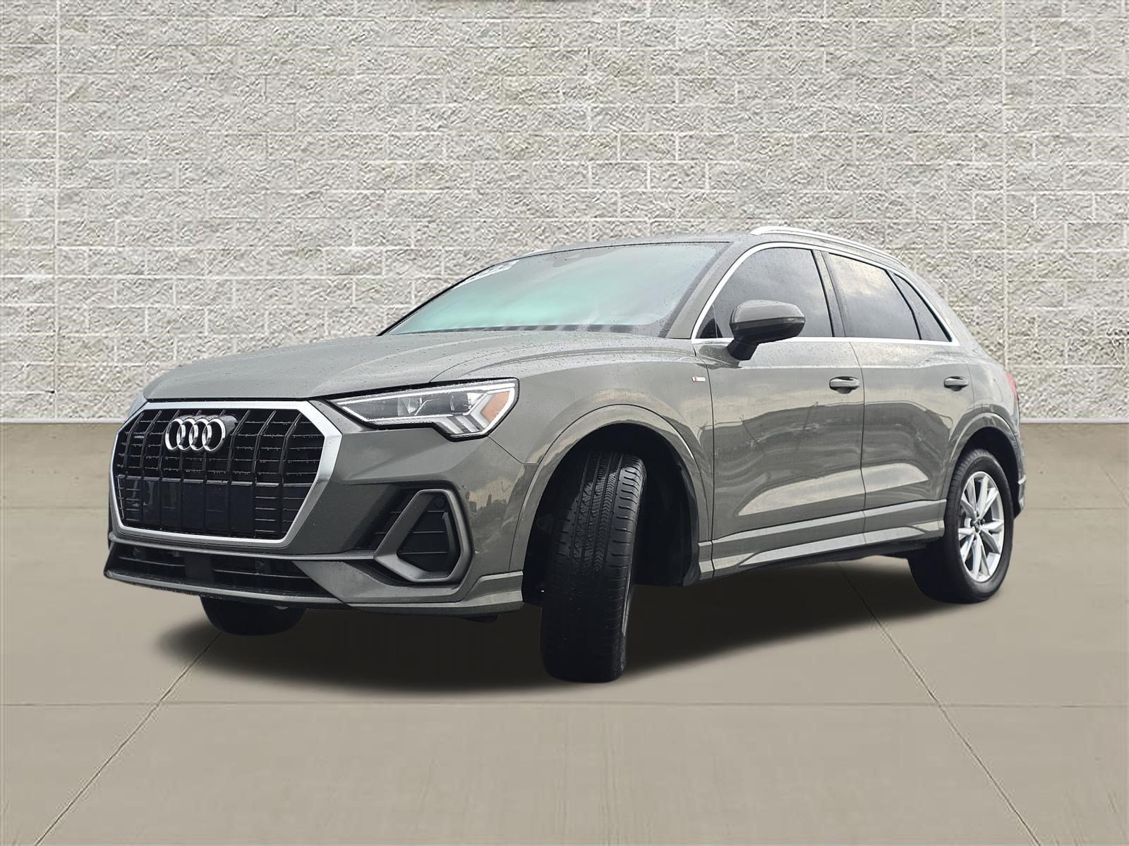 Certified 2023 Audi Q3 2.0T Premium w/ Convenience Package AWD/4WD image 3