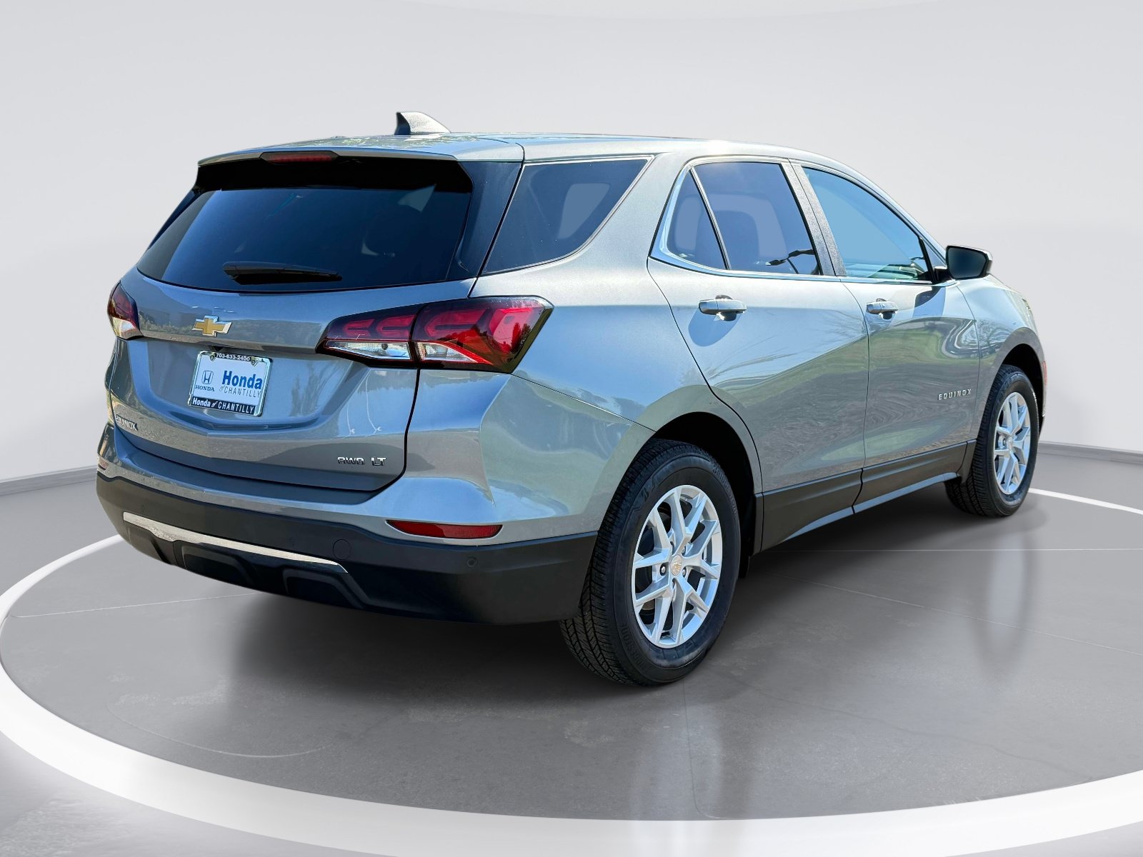 Used 2023 Chevrolet Equinox LT AWD/4WD image 2