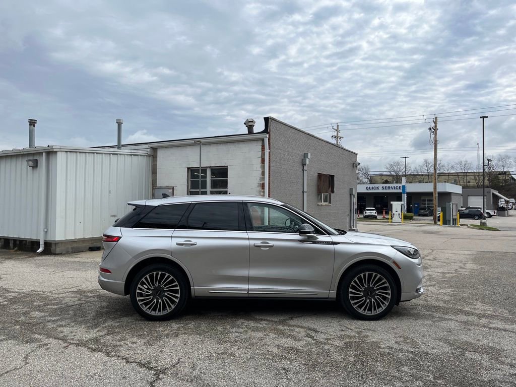 Used 2020 Lincoln Corsair Reserve w/ Appearance Package image 4